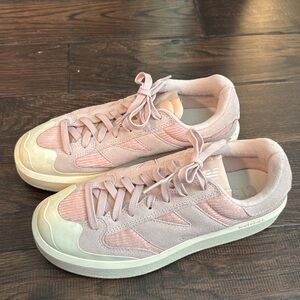 New Balance Women’s CT302 size 8.5 Lilac Chalk